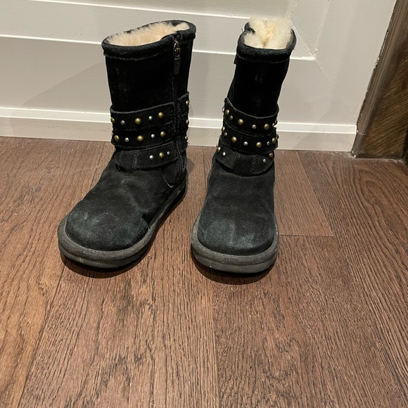 Kids Uggs - Picture 1 of 4